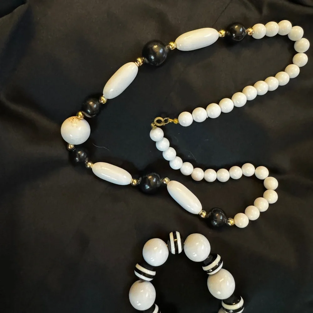 SET Necklace 22 in Bracelet 6.5 to 7in stretchy Chunky Fun Trendy In Tou…